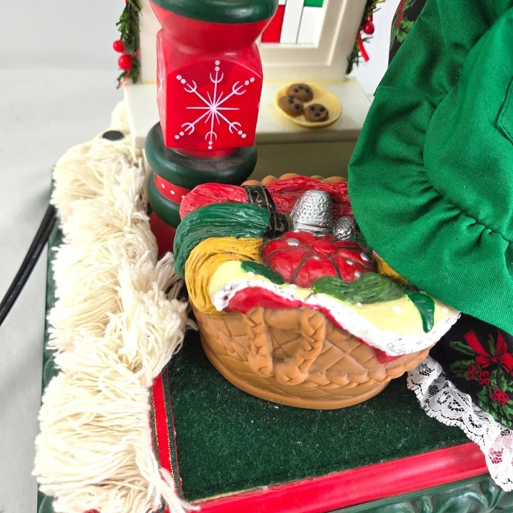 Animated‎ Mrs Claus Sewing Christmas Holiday Creations Vintage 90s Works READ